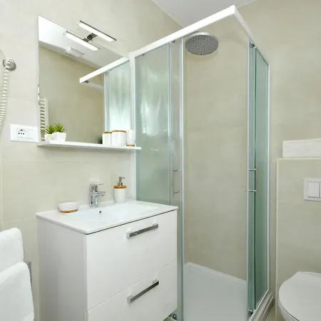 Fani - In トロギール