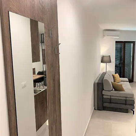 Fani - In トロギール