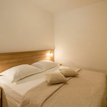 Fani - In アパート トロギール