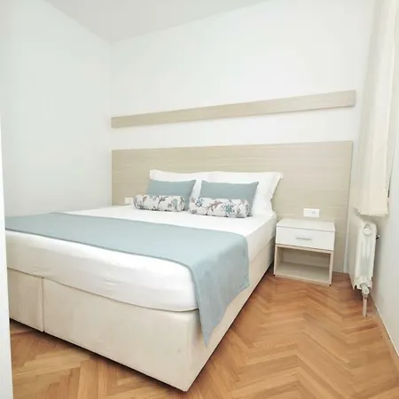 Apartman Fani - In *